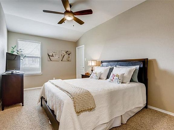 4th image of 1220 Brenham Ln
