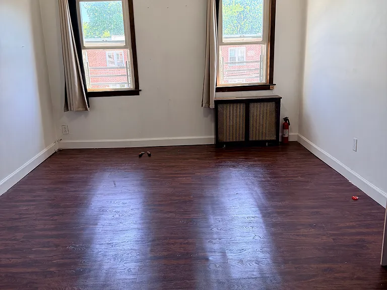 5653 Clearview Expy — Photo 6