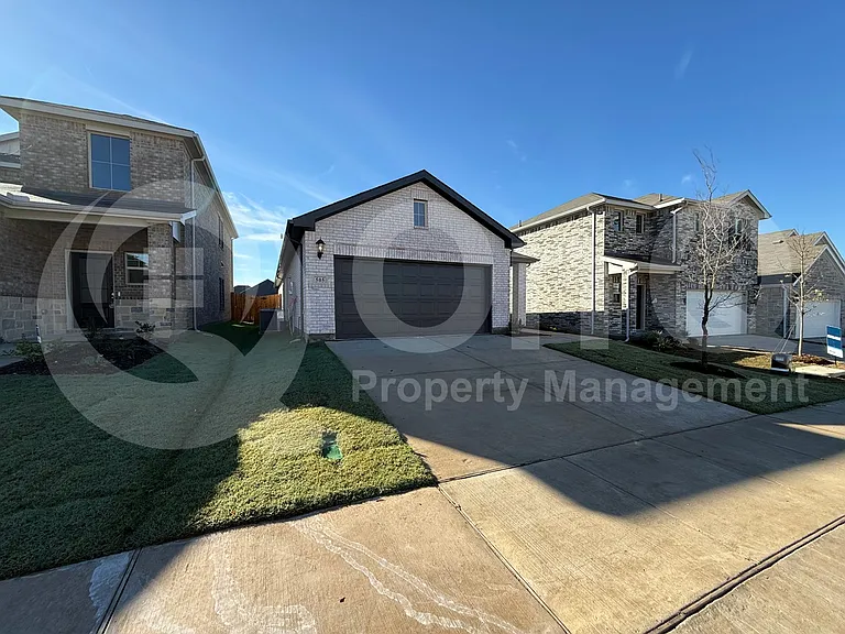 505 Blanton St — Photo 2