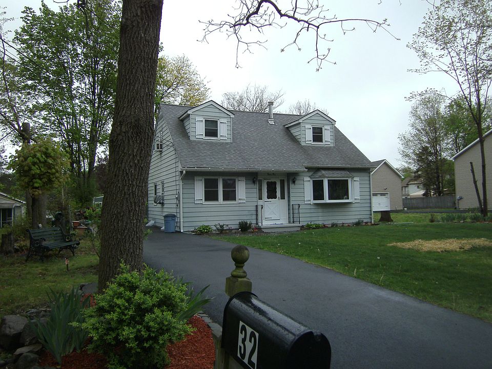 1st image of 32 Manhattan Ave