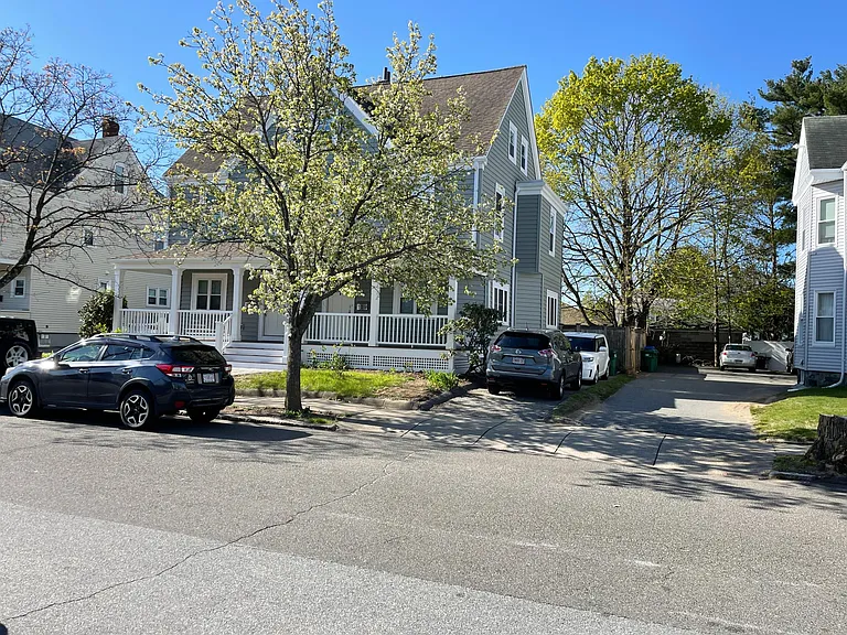 109 Magoun Ave — Photo 32