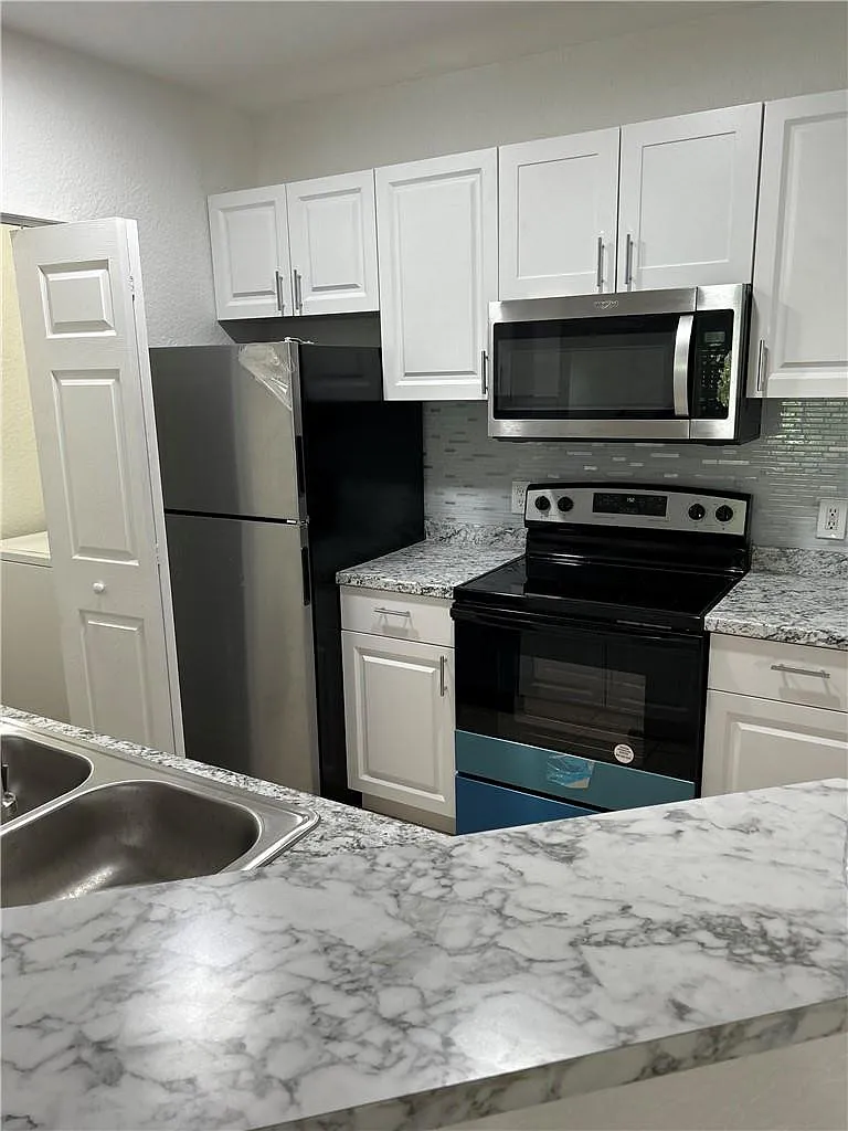 2 bed, 2.0 bath, 1154 sqft, $2,100 — Photo 3