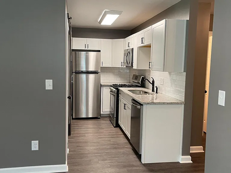 1020 Hillsborough Chase NW — Photo 8