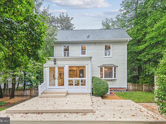 3rd image of 3708 Kenilworth Dr