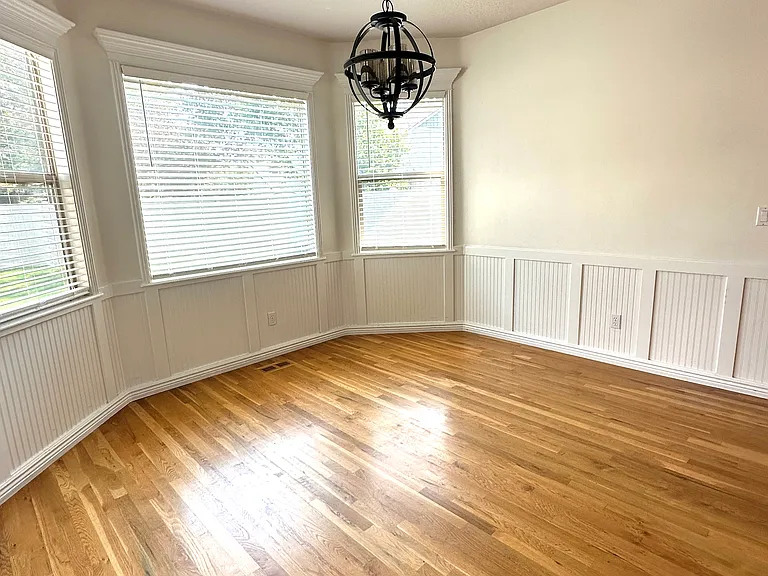 3015 E Deerhill Dr — Photo 3