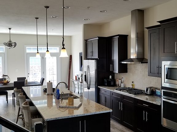 Open kitchen & high ceilings