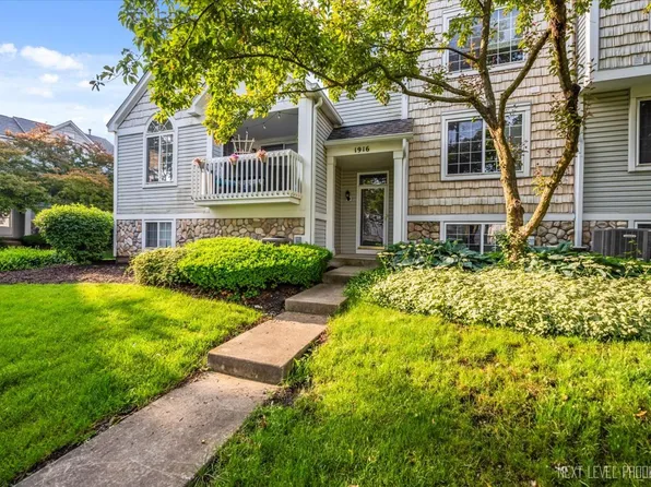 1916 Middlebury Dr Unit 1916, Aurora, IL 60503