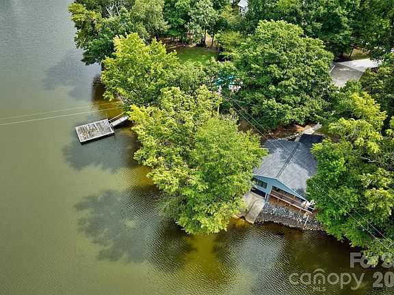 3rd image of 2143 Peninsula Dr