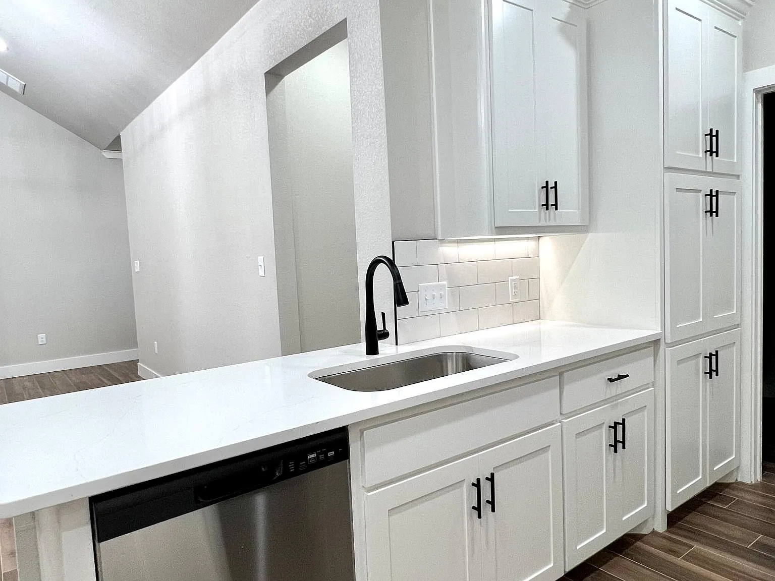 3 bed, 1339 sqft, $1,650 — Photo 3