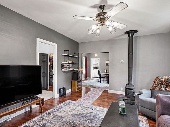 5th image of 425 E Saint Clair St