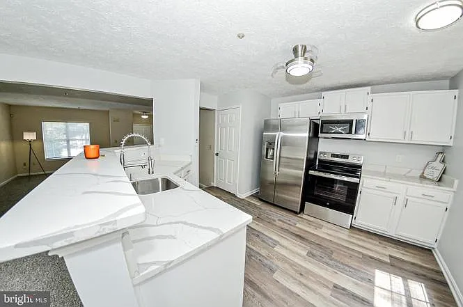 12819 Carousel Ct — Photo 13