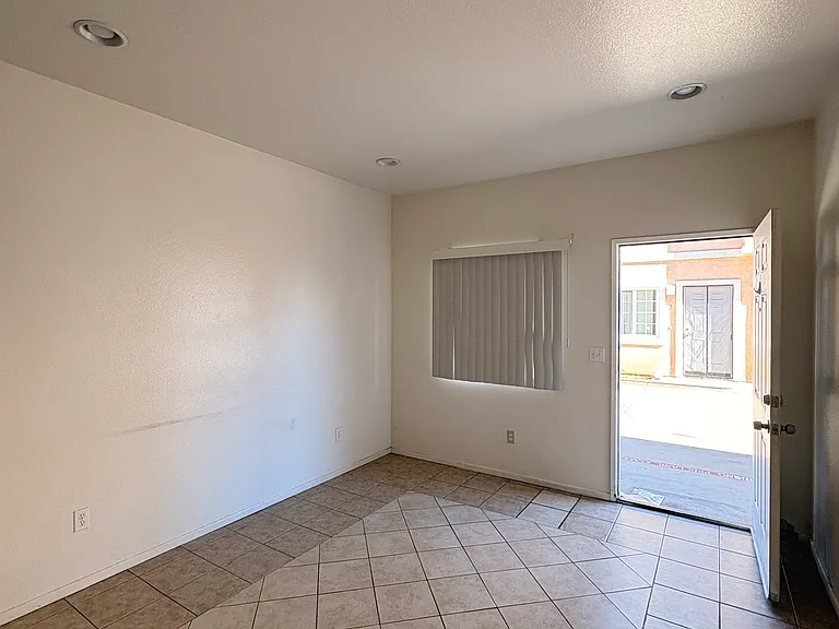 1525 N Palm Ave #16 — Photo 11