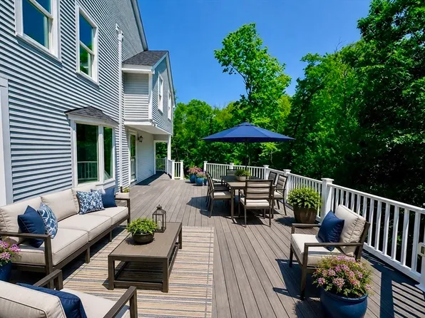189 Union St, Hingham, MA 02043