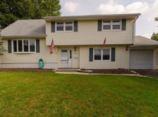 10 Starlit Dr, Middlesex, NJ 08846