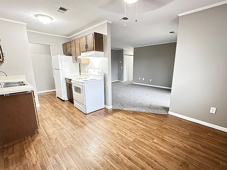 Sharondale Woods Apartments — Photo 18