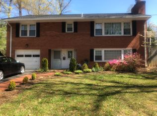 9016 Stark Rd, Annandale, VA 22003