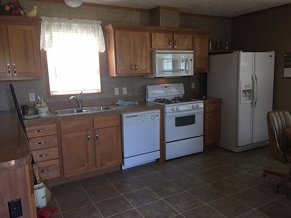 Kitchen with all appliances