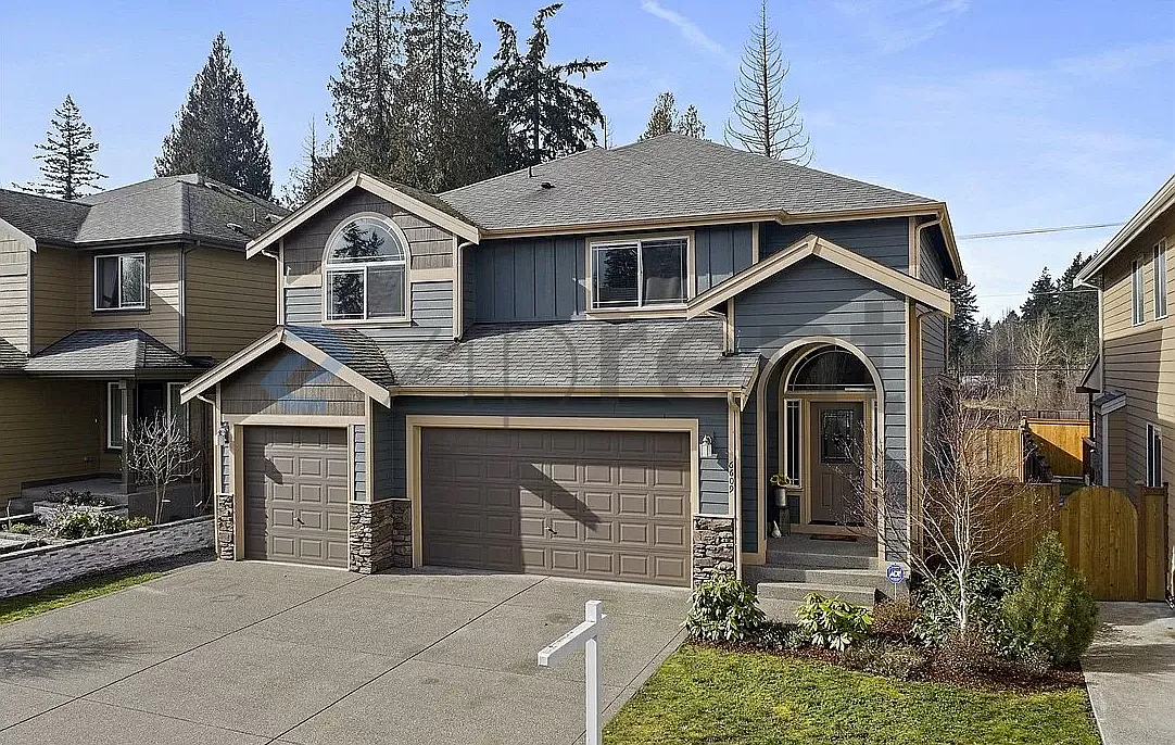 4 bed, 2303 sqft, $3,195 — Photo 3