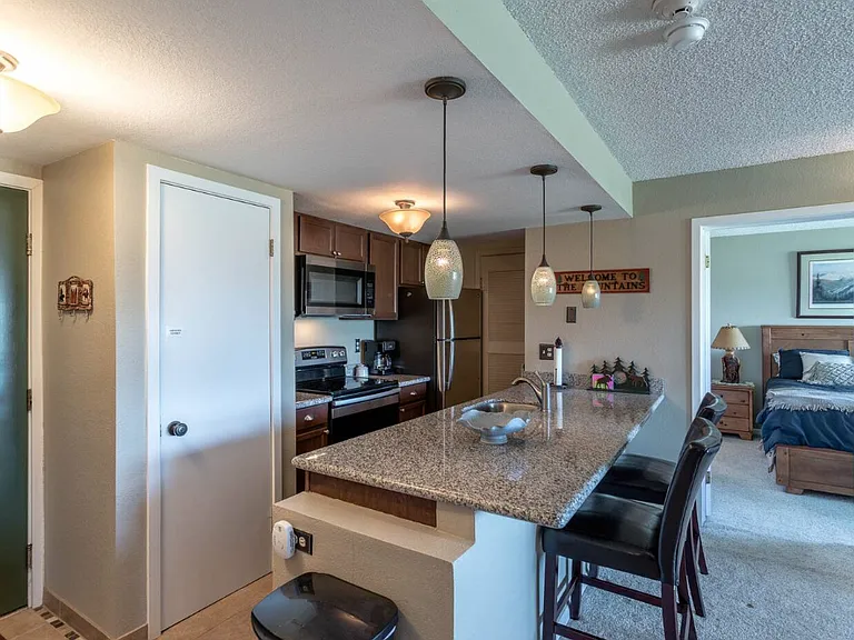 247 Lake Dr #3204 — Photo 1