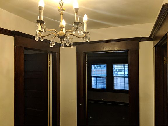 3rd image of 1009 Geneva Ave