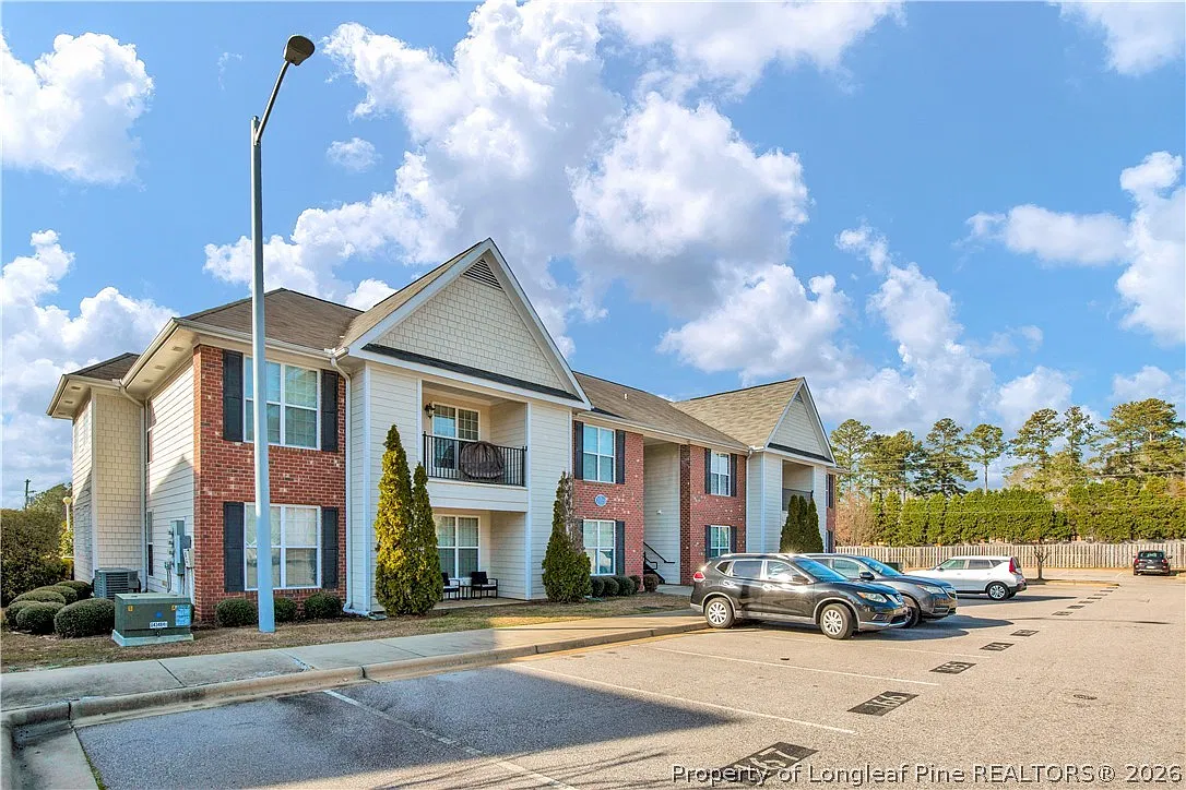 3 bed, 2.0 bath, 1465 sqft, $2,500 — Photo 3