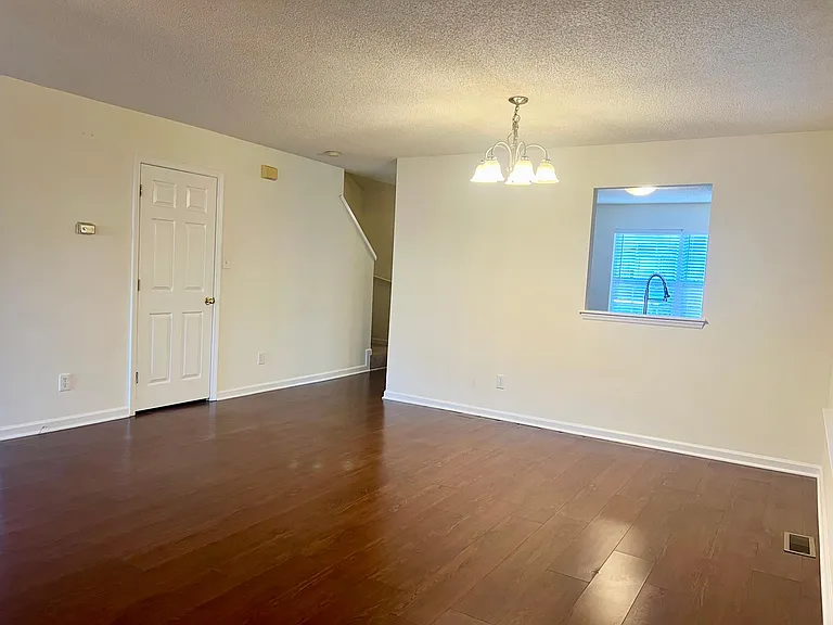 108 Climbing Ivy Ct — Photo 4
