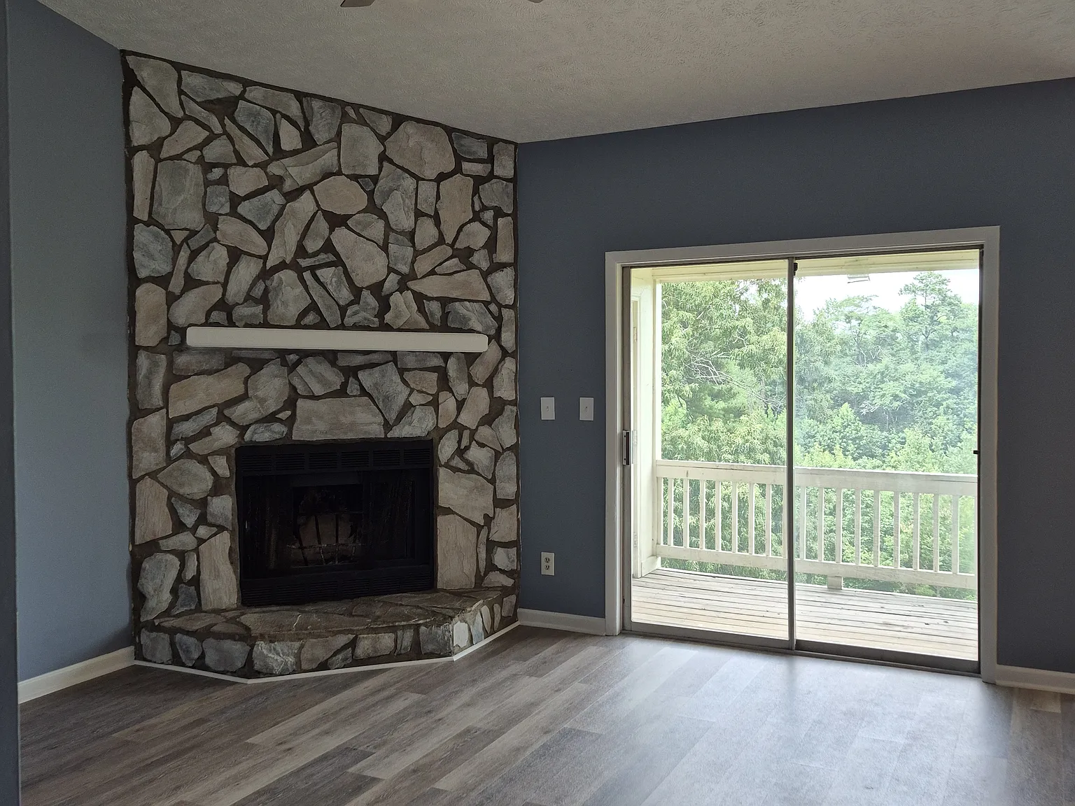 2 bed, 1100 sqft, $1,000 — Photo 3