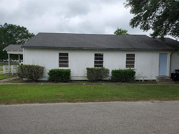 3rd image of 803 Live Oak Street