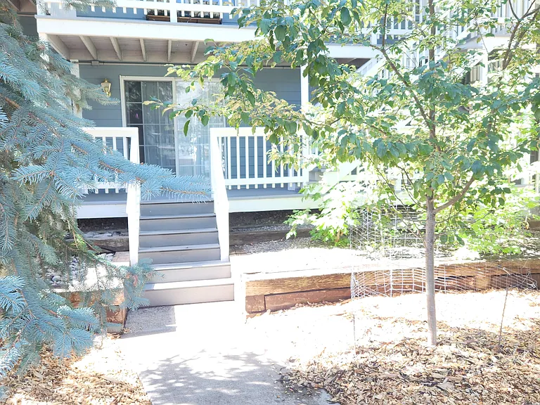 107 5th Avenue Ct — Photo 2