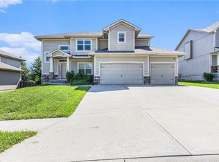 321 SE Golden Ln, Lees Summit, MO 64063