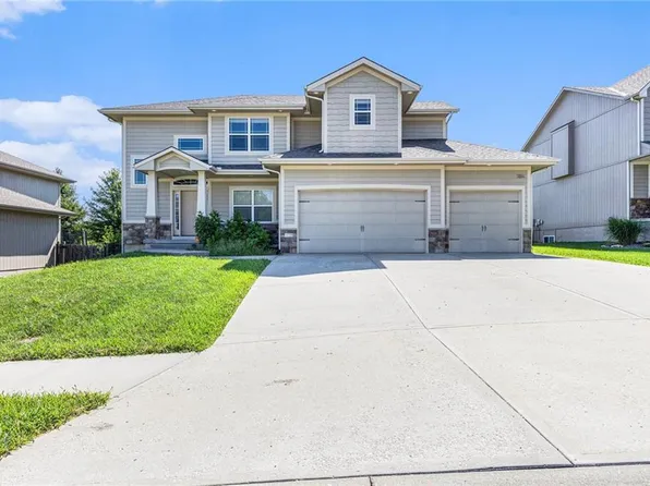 321 SE Golden Ln, Lees Summit, MO 64063