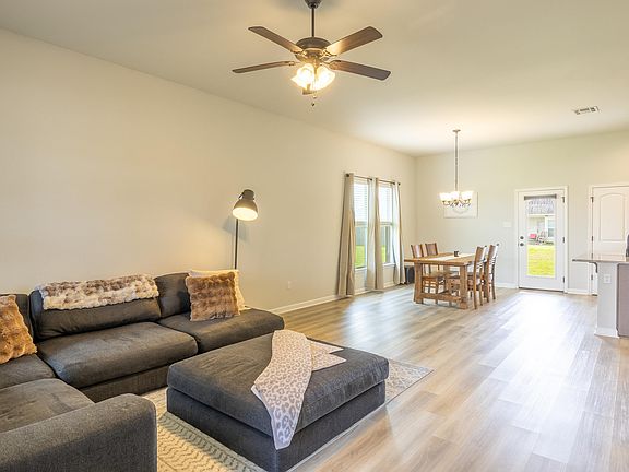 3rd image of 126 Shadow Pointe Rd