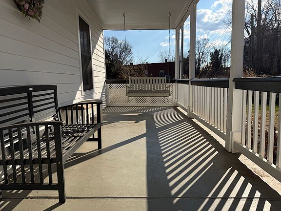4th image of 5826 Railroad Ave