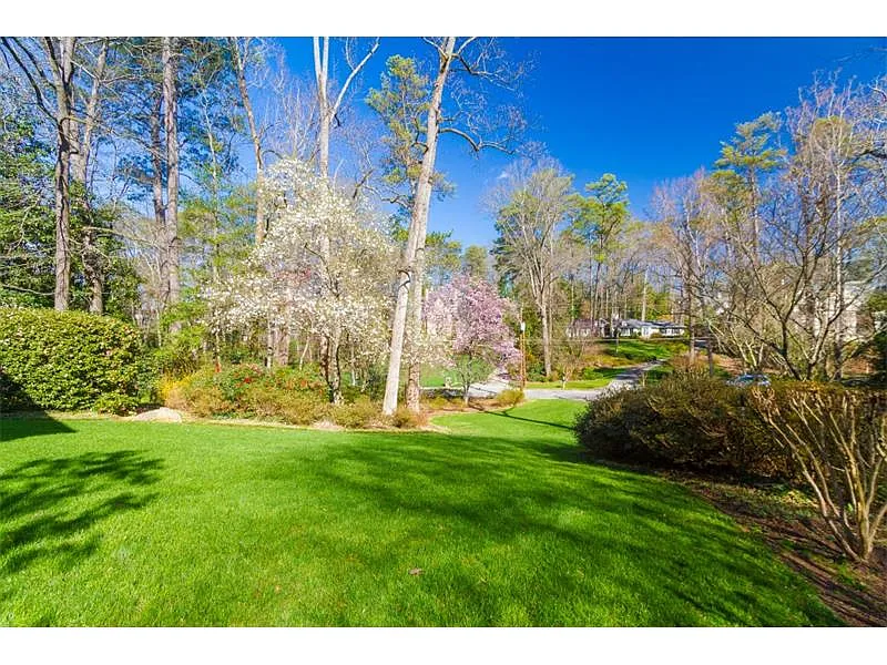342 King Rd NW photo 1