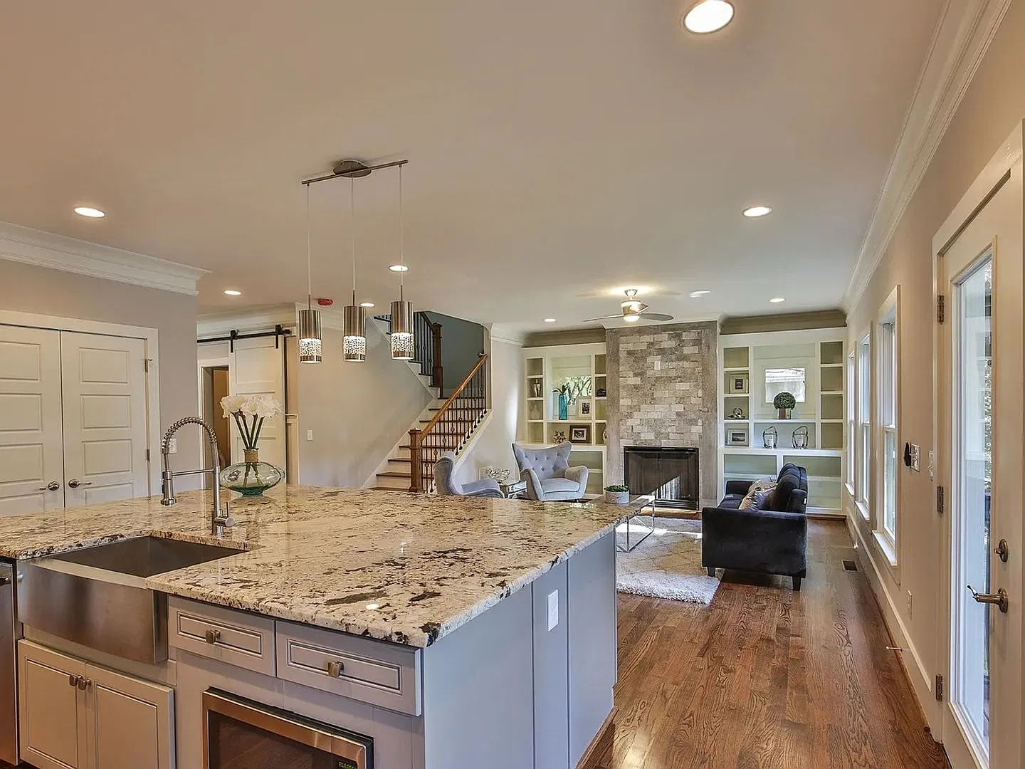 Luxurious 4 Bedroom Single Family Home Minutes from Midtown! — Photo 2