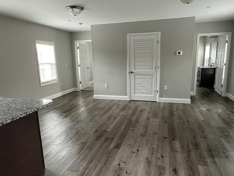 904 Campbell St — Photo 9