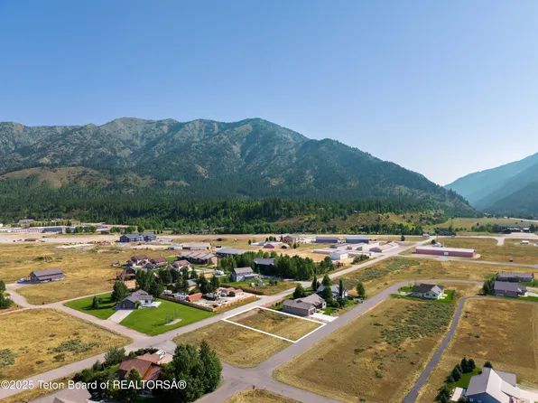 61 Columbine St, Alpine, WY 83128