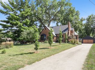 612 Ashworth Rd, West Des Moines, IA 50265