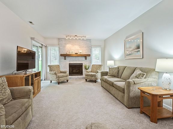 3rd image of 1323 Downs Pkwy #0