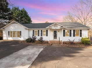 160 N Peace Haven Rd, Winston Salem, NC 27104