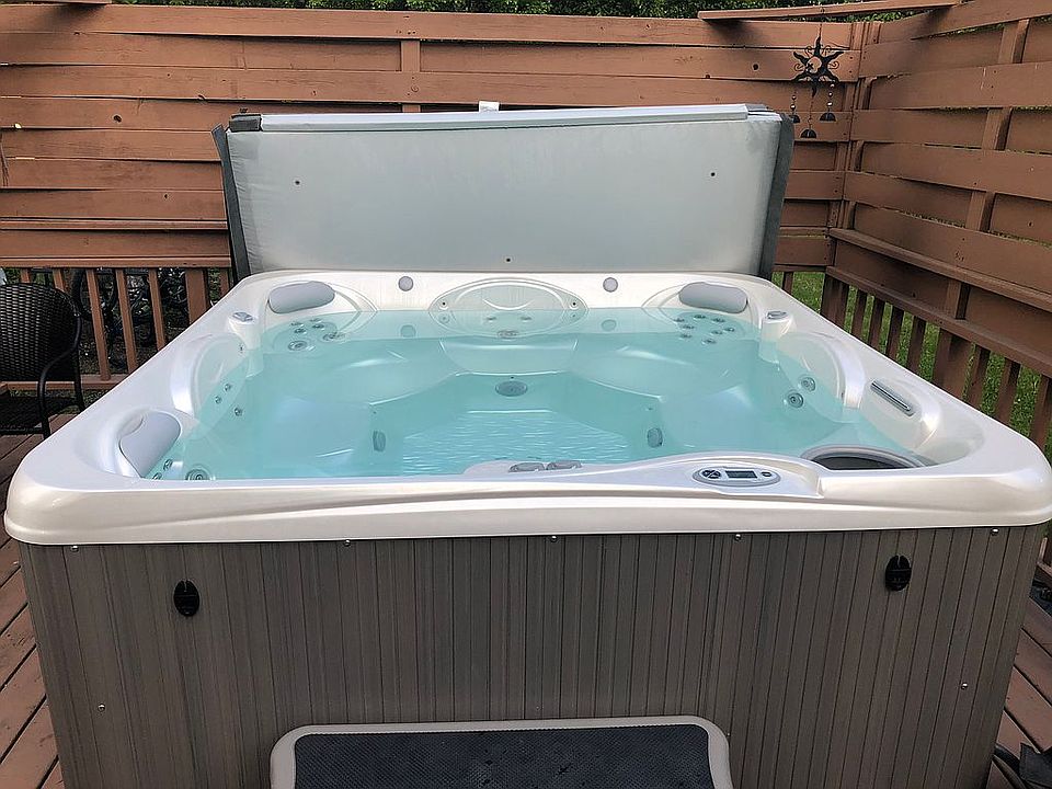 Hot tub