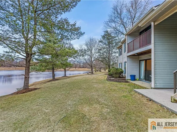 3 Taylor Dr #295, Franklin Park, NJ 08823