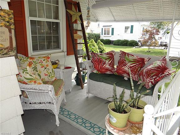 3rd image of 1363 Hawthorne Ave