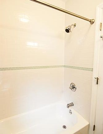 4th image of 223 W 79th St APT 3