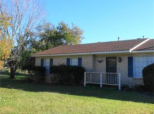 858 Country Club Dr, La Grange, TX 78945