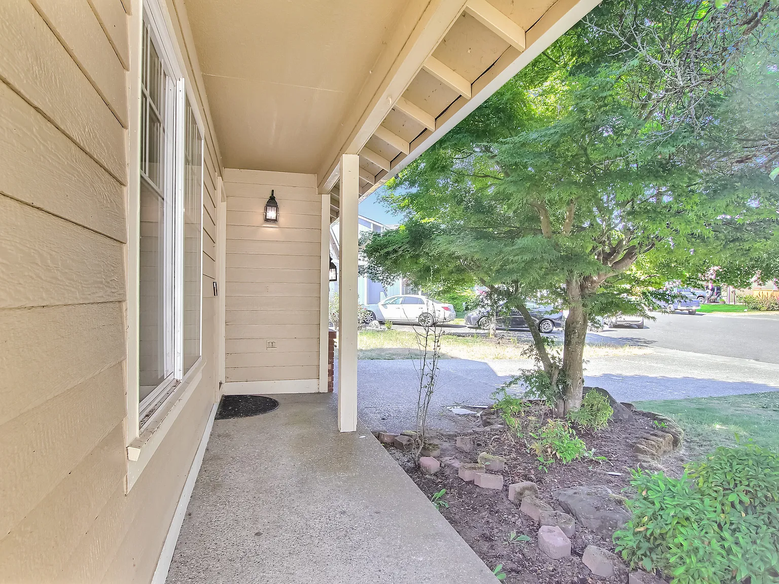4 bed, 2074 sqft, $3,100 — Photo 4