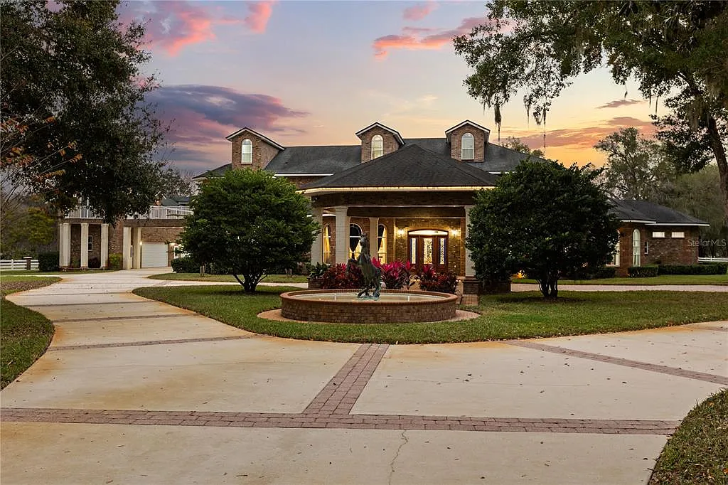 8 bed, 6.5 bath, 10515 sqft, $12,000 — Photo 1