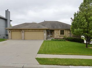 15139 Lake St, Omaha, NE 68116