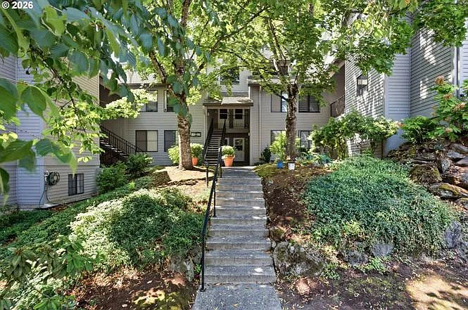 2 bed, 974 sqft, $2,000 — Photo 1