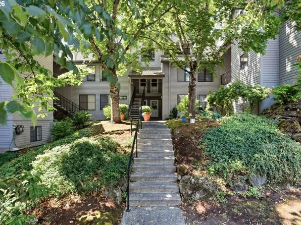 4000 Carman Dr, Lake Oswego, OR